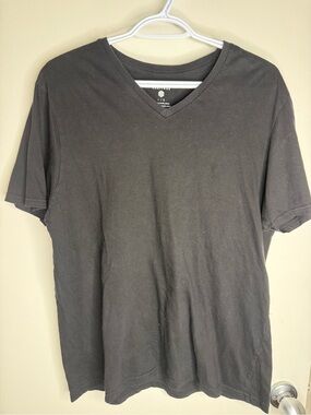 Lot of 3 Urban Heritage Men's V-Neck T-Shirts - Black, Rose, White Large